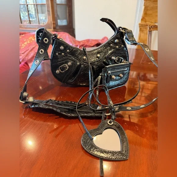 Super gorgeous like new balenciaga label bag moto bag super adorable! - Picture 1 of 7